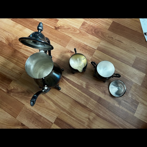Vintage Silver Plated Footed Tea Pot with Sugar Bowl and Creamer Marked EP Brass - Picture 4 of 7